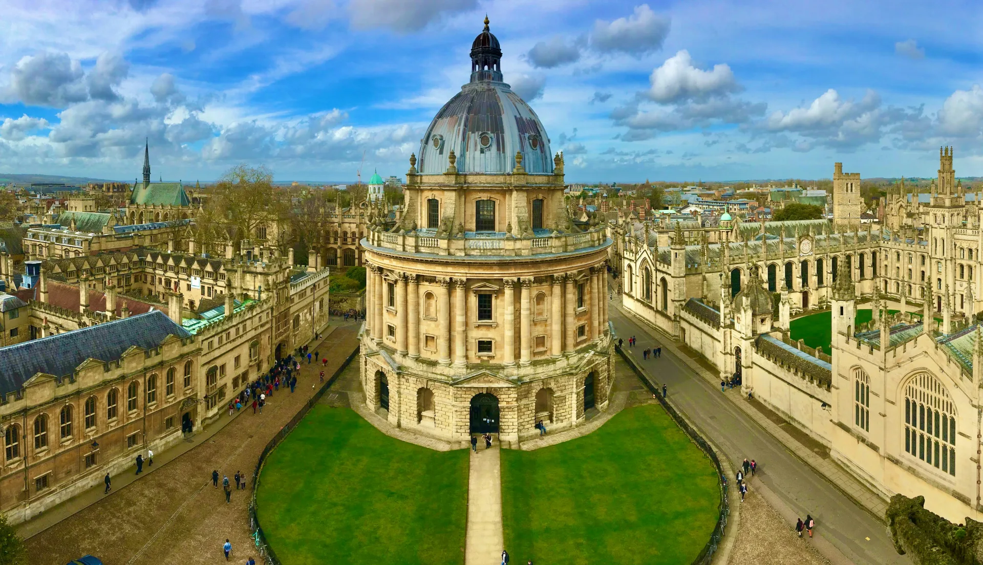Drive to London, enroute visit Oxford – the University Town for an orientation tour.